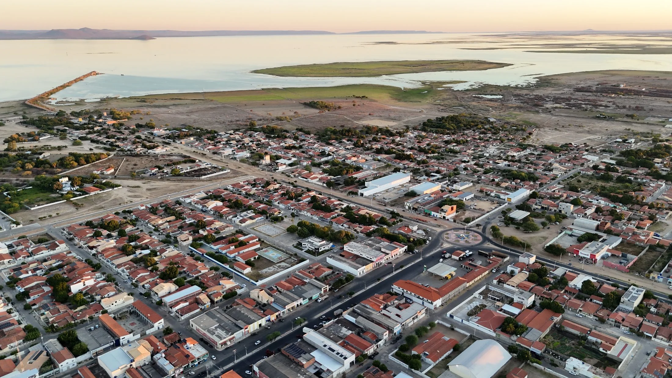 Vista aérea de Remanso — Bahia, às margens do Lago de Sobradinho